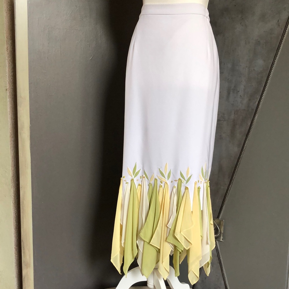 Ashro Skirt M/L white with Tiered chiffon handkerchief Hem pale Green Yellow EUC